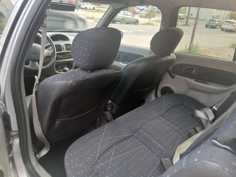 RENAULT - CLIO - 2005/2006 - Prata - R$ 17.900,00