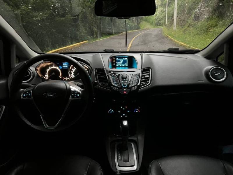 FORD - FIESTA - 2014/2014 - Prata - R$ 43.900,00