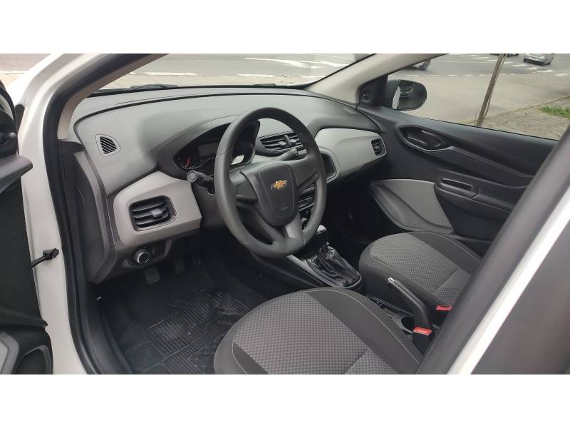 CHEVROLET - ONIX - 2018/2019 - Branca - R$ 52.900,00