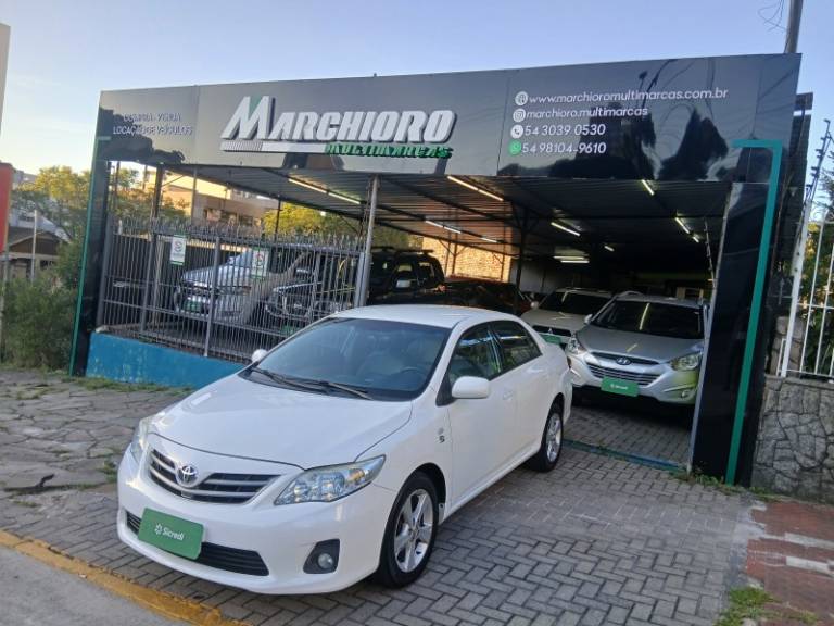 TOYOTA - COROLLA - 2013/2014 - Branca - R$ 69.900,00