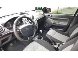 FORD - FIESTA - 2013/2014 - Preta - R$ 36.900,00
