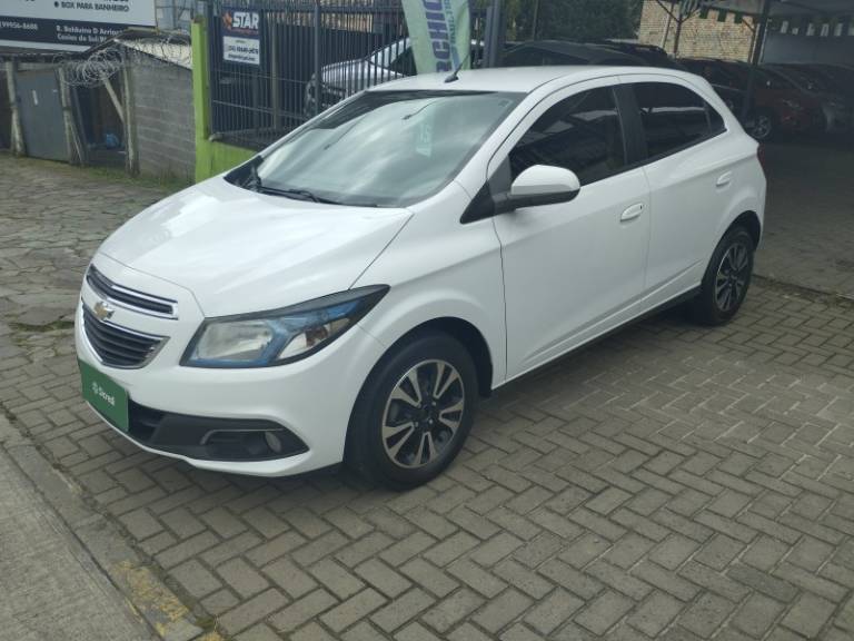 CHEVROLET - ONIX - 2015/2015 - Branca - R$ 50.900,00