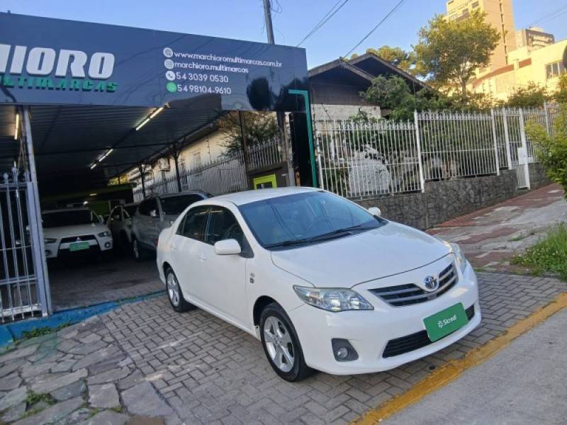 TOYOTA - COROLLA - 2013/2014 - Branca - R$ 69.900,00