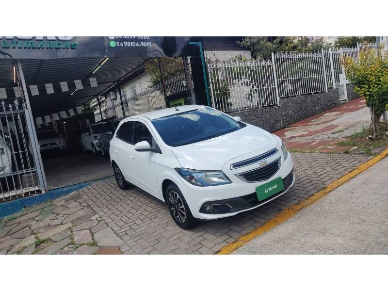 CHEVROLET - ONIX - 2015/2015 - Branca - R$ 49.900,00