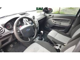 FORD - FIESTA - 2013/2014 - Preta - R$ 36.900,00
