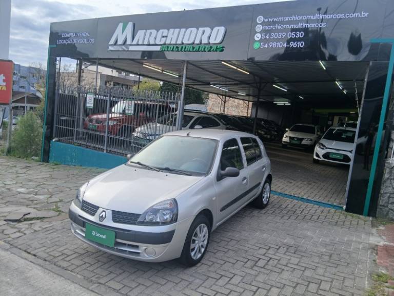 RENAULT - CLIO - 2005/2006 - Prata - R$ 17.900,00