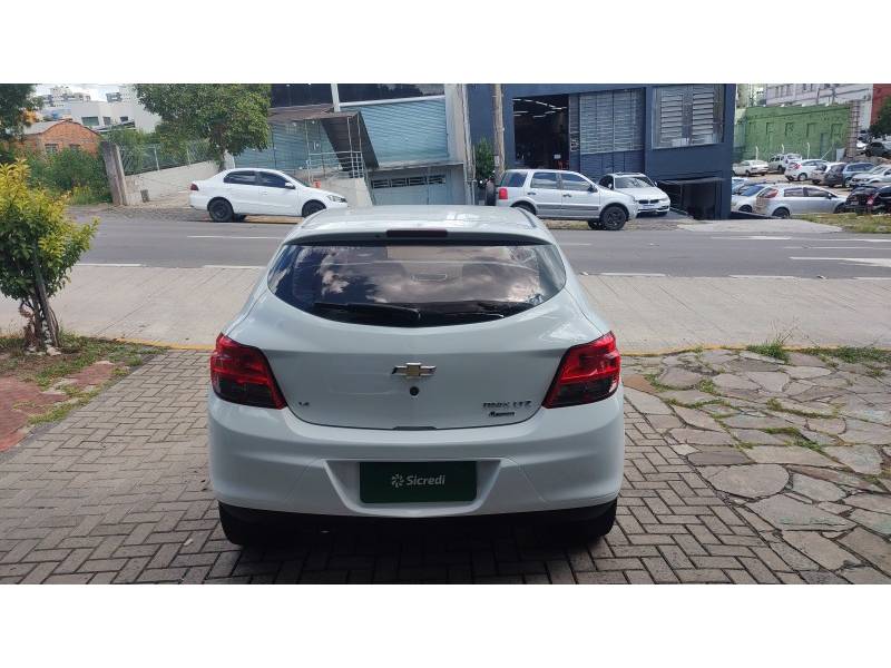 CHEVROLET - ONIX - 2015/2015 - Branca - R$ 49.900,00