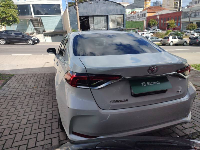 TOYOTA - COROLLA - 2021/2022 - Branca - R$ 134.900,00