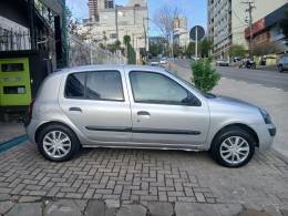 RENAULT - CLIO - 2005/2006 - Prata - R$ 17.900,00