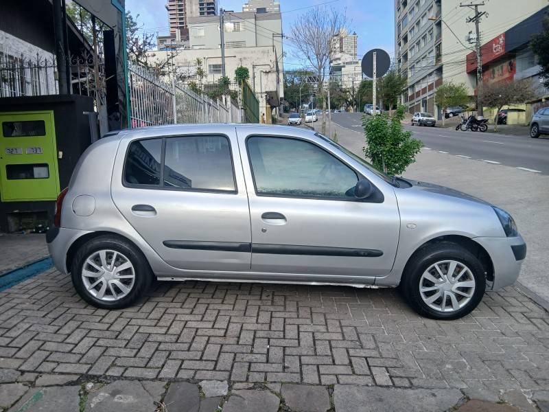 RENAULT - CLIO - 2005/2006 - Prata - R$ 17.900,00