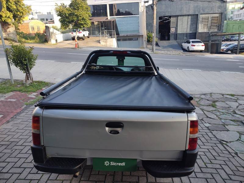 FORD - COURIER - 2005/2005 - Prata - R$ 32.900,00