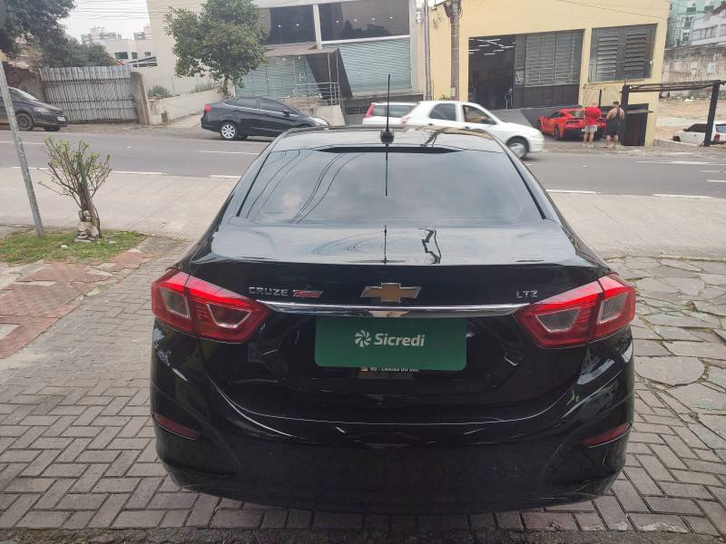 CHEVROLET - CRUZE - 2017/2017 - Preta - R$ 89.900,00