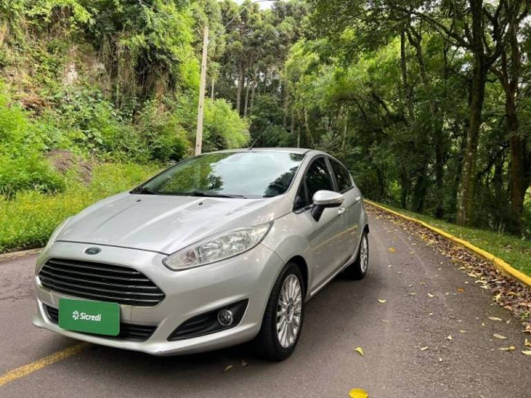FORD - FIESTA - 2014/2014 - Prata - R$ 43.900,00