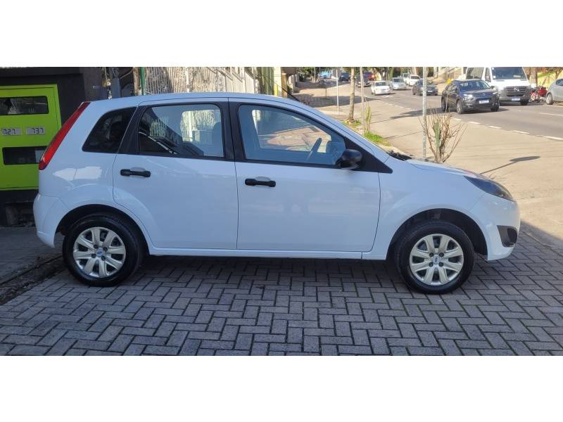 FORD - FIESTA - 2010/2011 - Branca - R$ 29.900,00