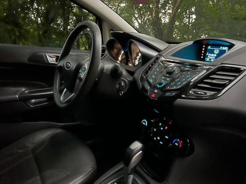 FORD - FIESTA - 2014/2014 - Prata - R$ 43.900,00