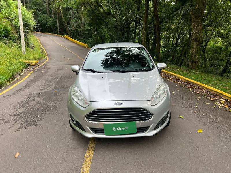 FORD - FIESTA - 2014/2014 - Prata - R$ 43.900,00