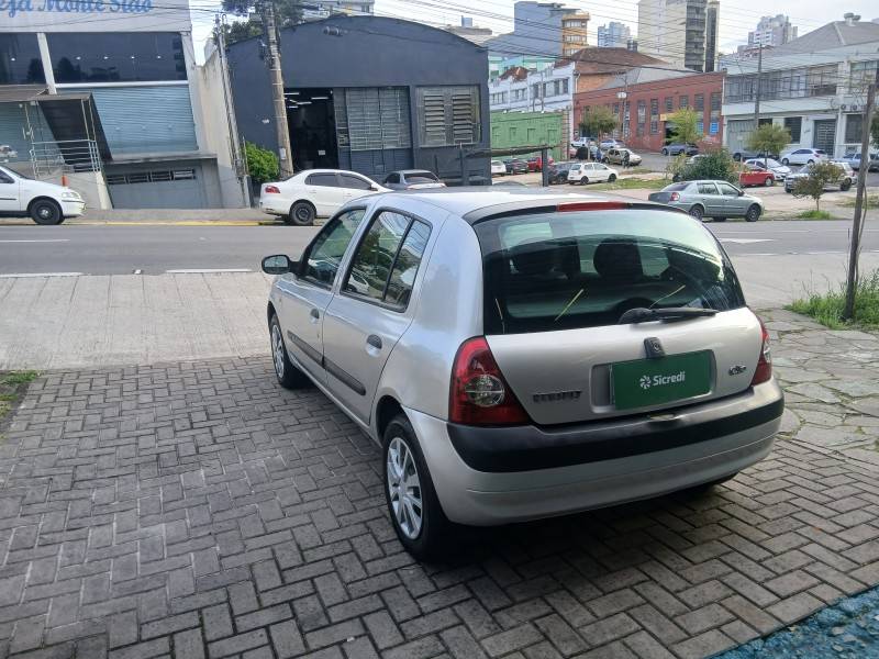 RENAULT - CLIO - 2005/2006 - Prata - R$ 17.900,00