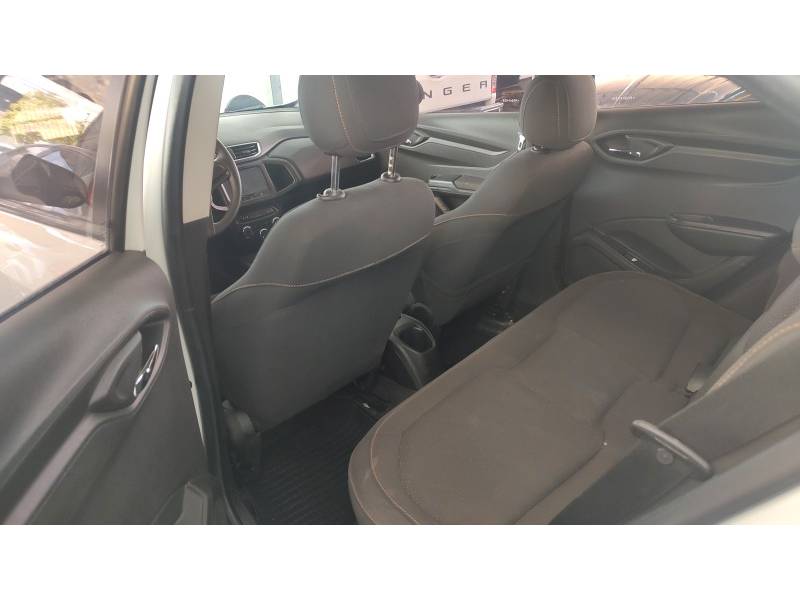 CHEVROLET - ONIX - 2015/2015 - Branca - R$ 49.900,00