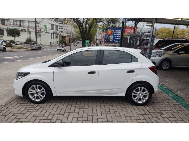 CHEVROLET - ONIX - 2018/2019 - Branca - R$ 52.900,00
