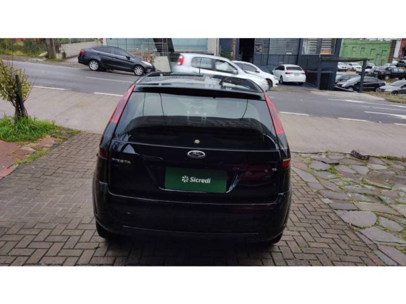 FORD - FIESTA - 2013/2014 - Preta - R$ 36.900,00