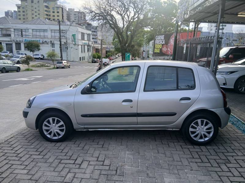 RENAULT - CLIO - 2005/2006 - Prata - R$ 17.900,00