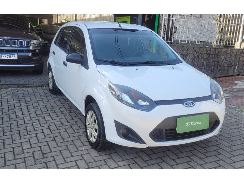 FORD - FIESTA - 2010/2011 - Branca - R$ 29.900,00