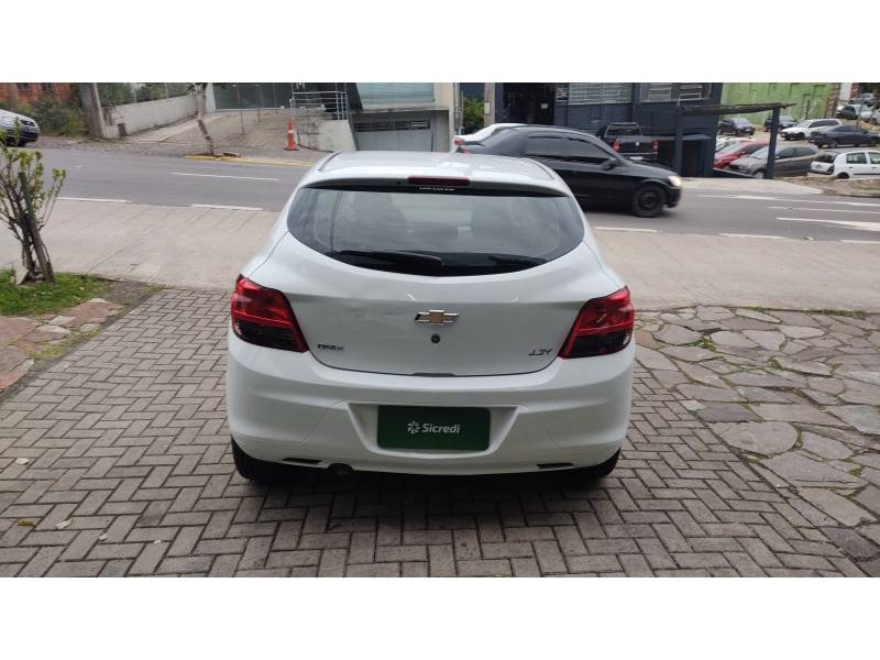 CHEVROLET - ONIX - 2018/2019 - Branca - R$ 52.900,00