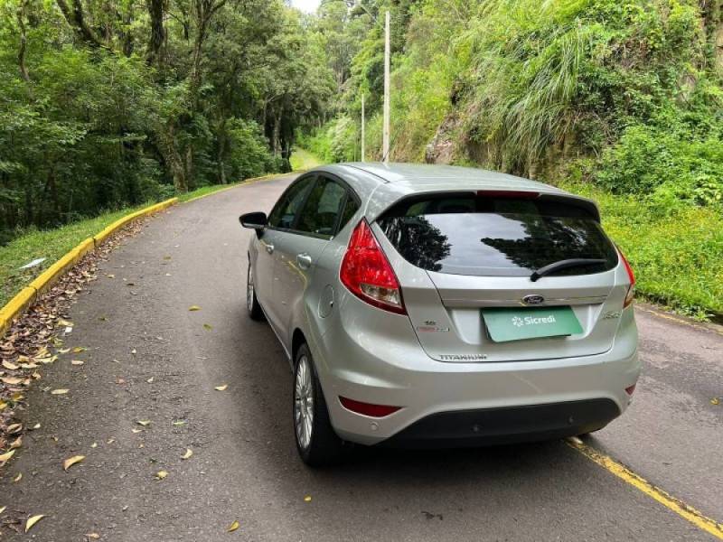 FORD - FIESTA - 2014/2014 - Prata - R$ 43.900,00