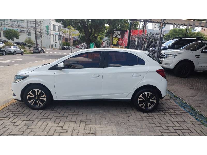 CHEVROLET - ONIX - 2015/2015 - Branca - R$ 49.900,00