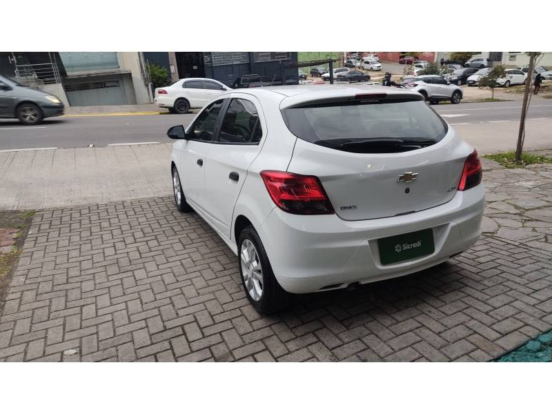 CHEVROLET - ONIX - 2018/2019 - Branca - R$ 52.900,00