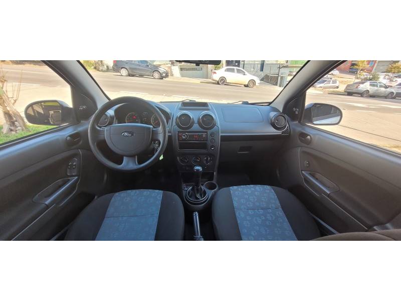 FORD - FIESTA - 2010/2011 - Branca - R$ 29.900,00